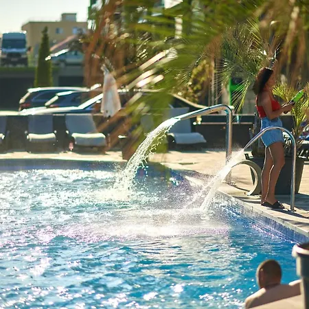 Onix Studio Spa & Pool Resort 62 شقة